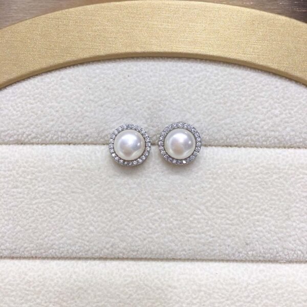 Pure & Polished – Minimalist Pearl Earrings with Zircon Sparkle