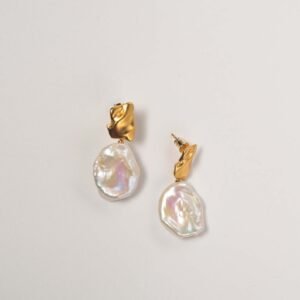 Petal-Shaped Curves in Baroque Pearl
