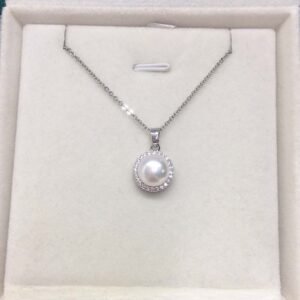 Button Pearl Pendant Necklace